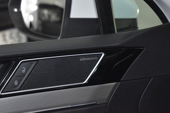Volkswagen Passat 14 of 19