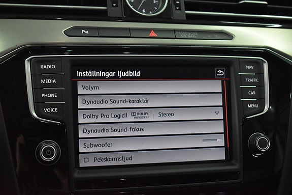 Volkswagen Passat 15 of 19