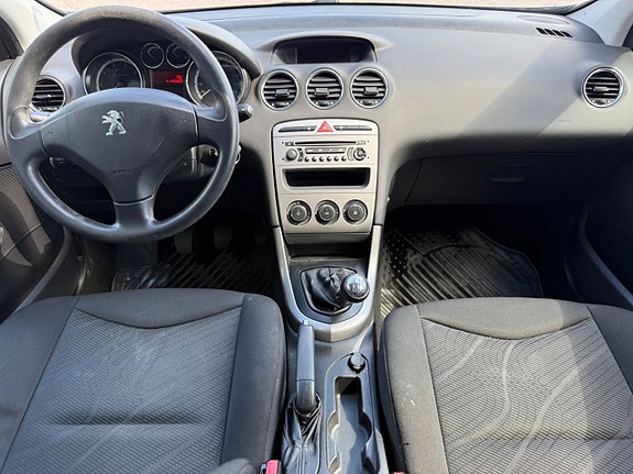 Peugeot 308 SW 8 of 9