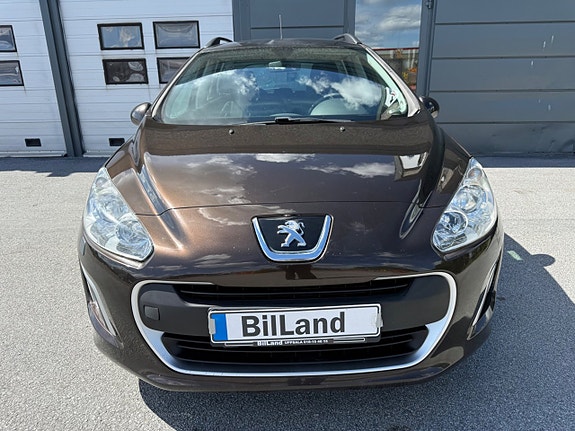 Peugeot 308 SW 2 of 9