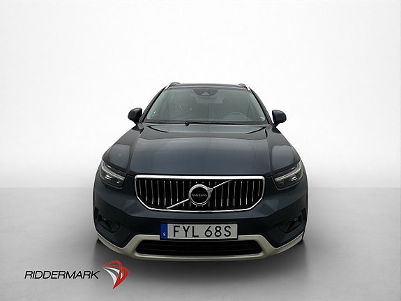 Volvo XC40 2 of 5