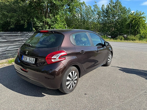 Peugeot 208 4 of 5