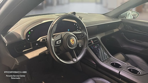 Porsche Taycan Sport Turismo 3 of 5