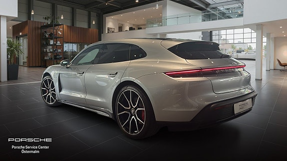Porsche Taycan Sport Turismo 2 of 5