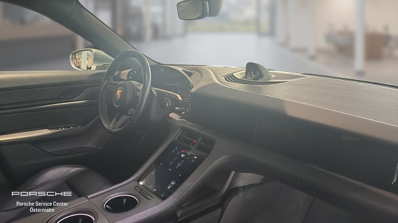 Porsche Taycan Sport Turismo 4 of 5