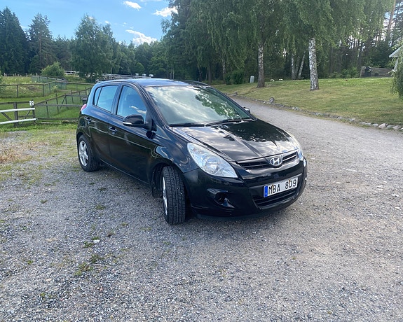 Hyundai i20 2 of 5