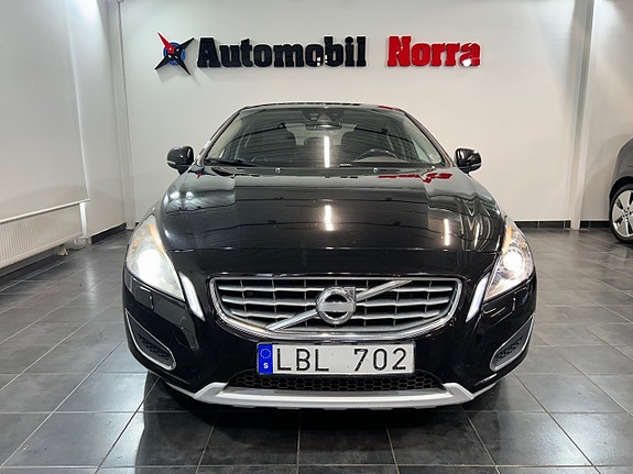 Volvo S60 2 of 5