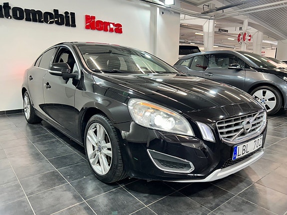 Volvo S60 3 of 5