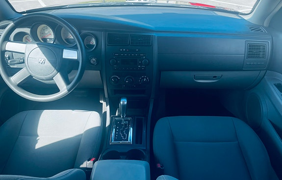 Dodge Magnum 10 of 12