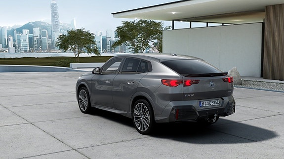 BMW iX2 2 of 13