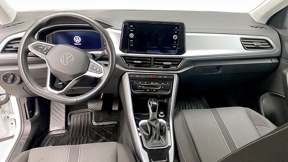Volkswagen T-Roc 10 of 13