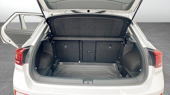 Volkswagen T-Roc 12 of 13