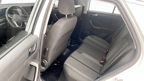 Volkswagen T-Roc 11 of 13