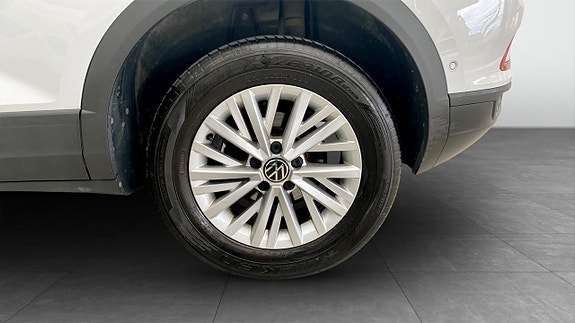 Volkswagen T-Roc 13 of 13