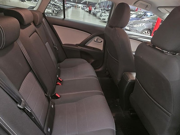 Toyota Avensis 5 of 5