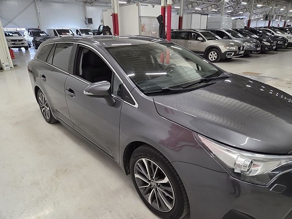 Toyota Avensis 3 of 5
