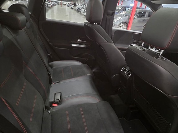 Mercedes-Benz B200 5 of 5