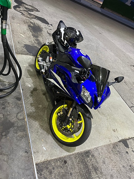 Yamaha YZF-R6 2 of 7