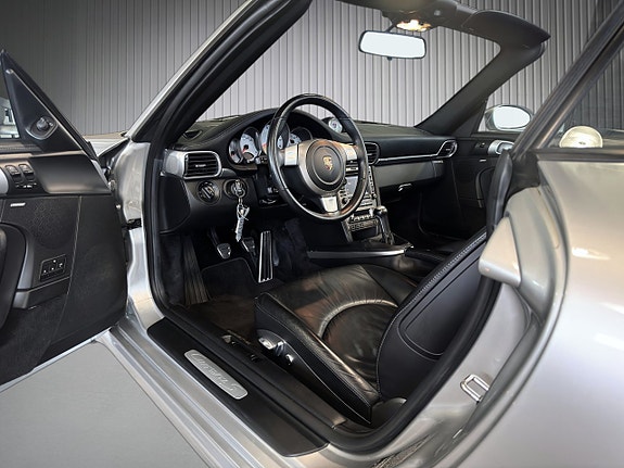 Porsche 911 Carrera S 13 of 18