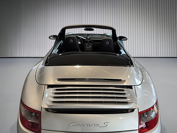 Porsche 911 Carrera S 10 of 18