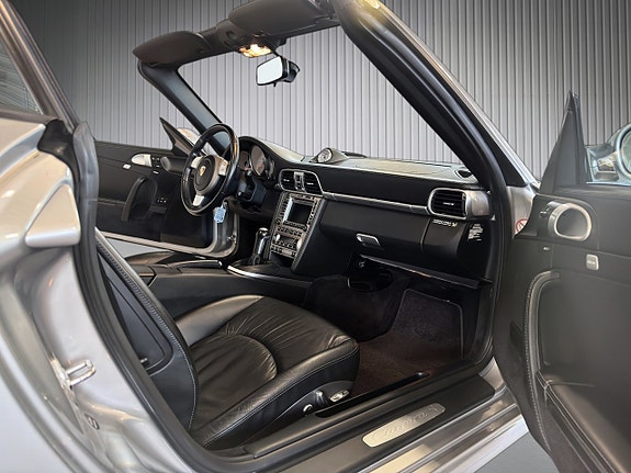 Porsche 911 Carrera S 16 of 18