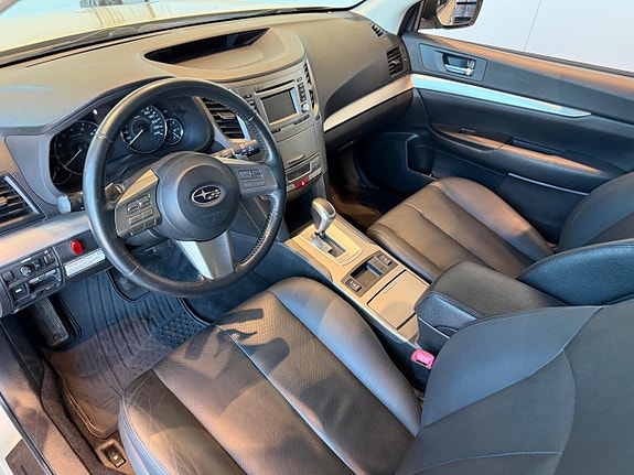 Subaru Legacy 6 of 8