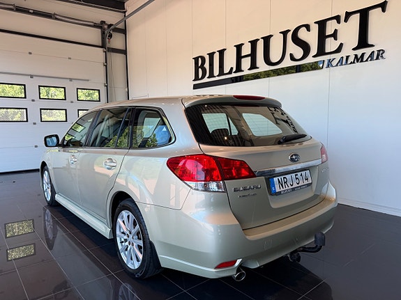 Subaru Legacy 3 of 5