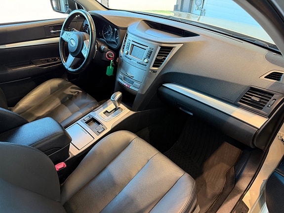 Subaru Legacy 8 of 8