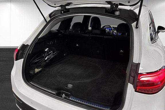 Mercedes-Benz GLC300 e 12 of 26