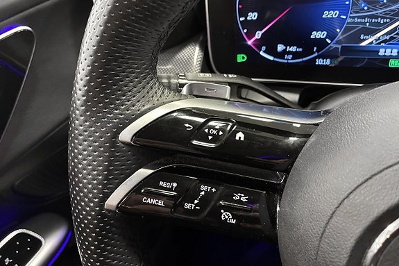 Mercedes-Benz GLC300 e 20 of 26