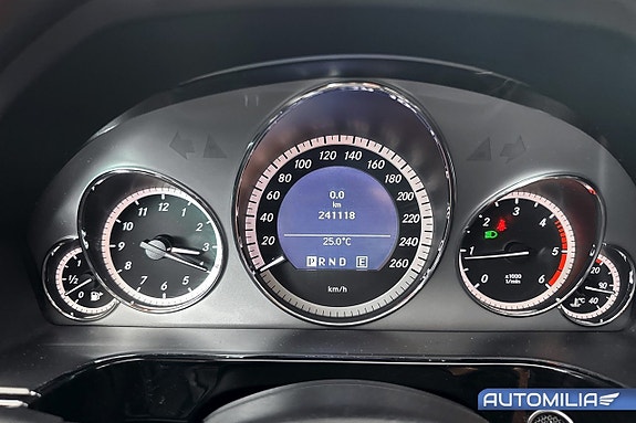 Mercedes-Benz E220 8 of 18