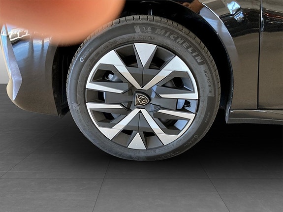 Peugeot 208 8 of 14