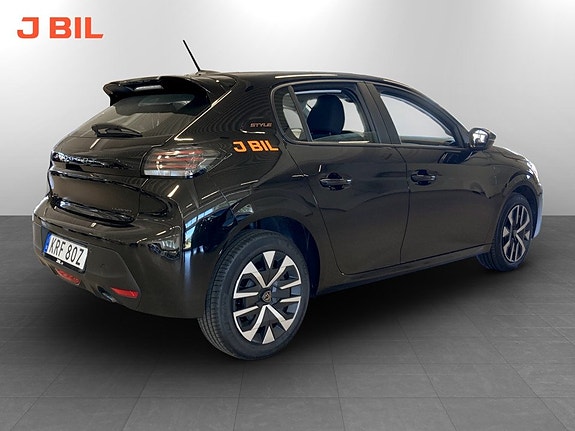 Peugeot 208 2 of 5