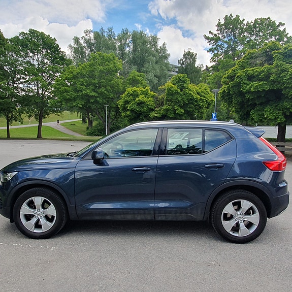 Volvo XC40 4 of 5