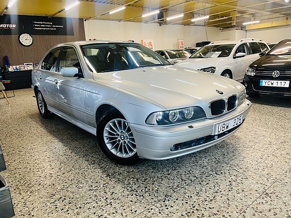 BMW 520i 4 of 5