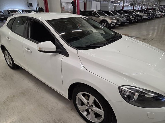 Volvo V40 3 of 5