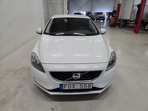 Volvo V40 2 of 5