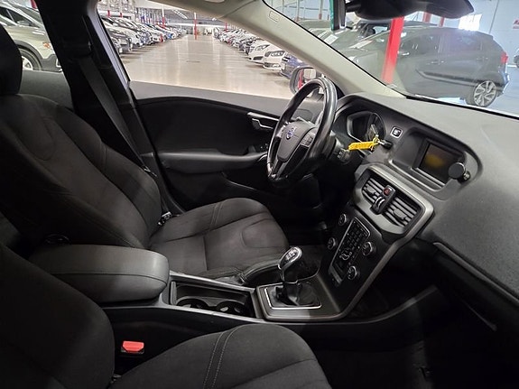 Volvo V40 4 of 5