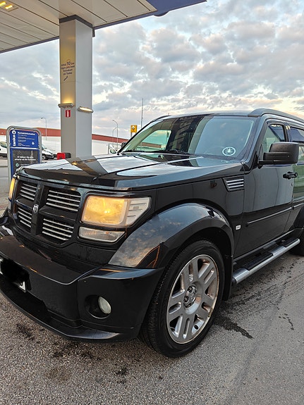 Dodge Nitro 2 of 5