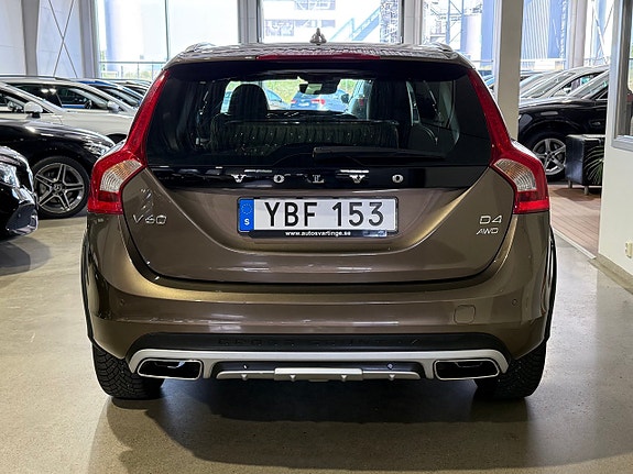 Volvo V60 Cross Country 3 of 5