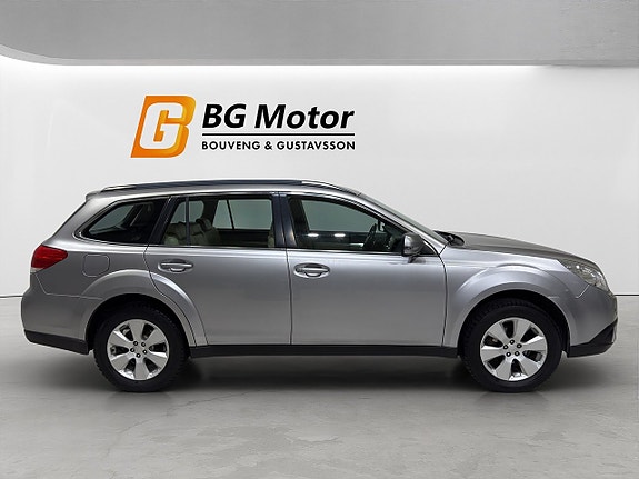Subaru Outback 3 of 5