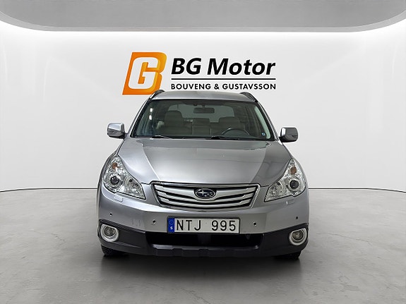Subaru Outback 2 of 5