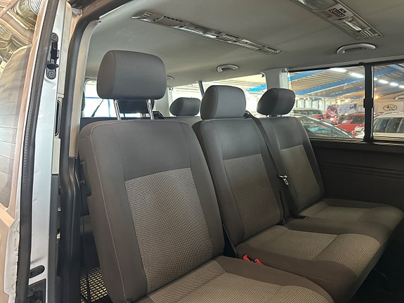Volkswagen Caravelle 9 of 18