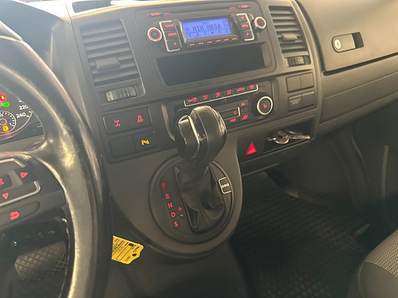 Volkswagen Caravelle 14 of 18