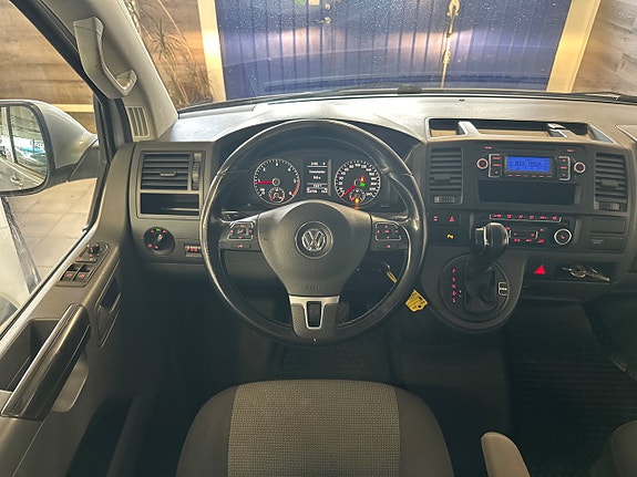 Volkswagen Caravelle 12 of 18