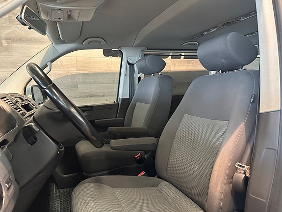 Volkswagen Caravelle 8 of 18