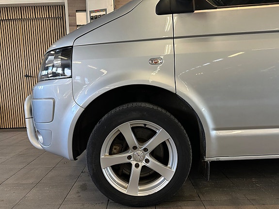 Volkswagen Caravelle 18 of 18