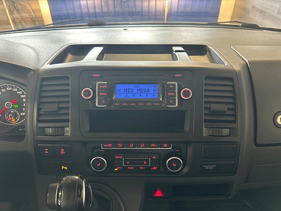 Volkswagen Caravelle 15 of 18