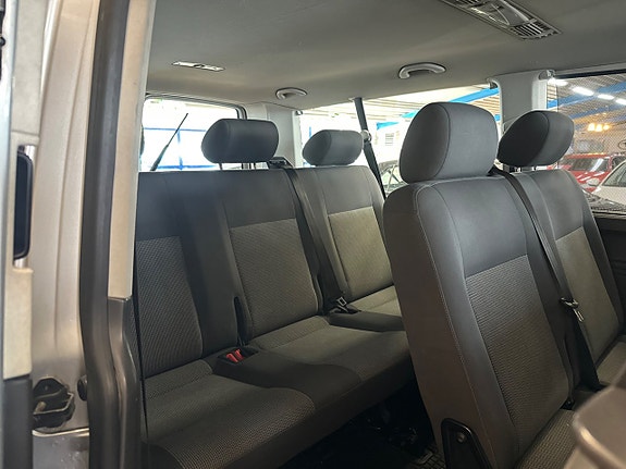 Volkswagen Caravelle 10 of 18