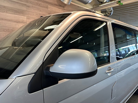 Volkswagen Caravelle 16 of 18